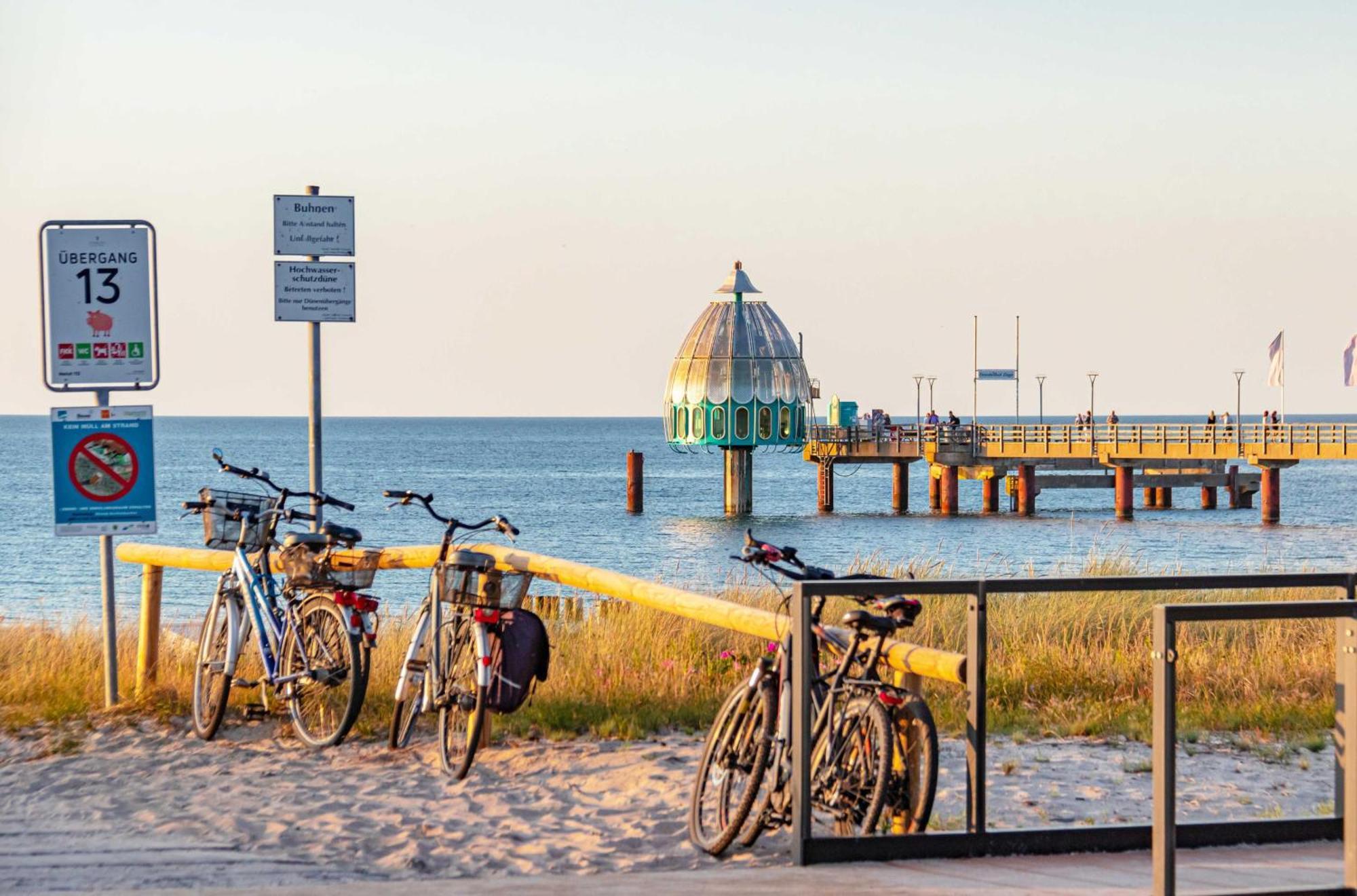 Kranichtanz an der Seebrücke Zingst Exterior foto